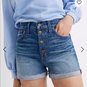 Madewell Burke button up denim shorts, size 24
